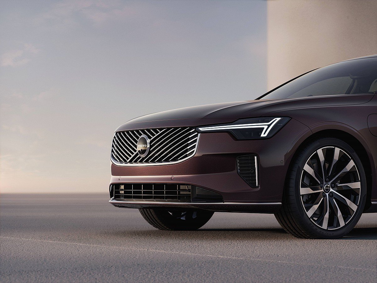 9 lat i jeszcze nie koniec. Volvo właśnie odświeżyło S90