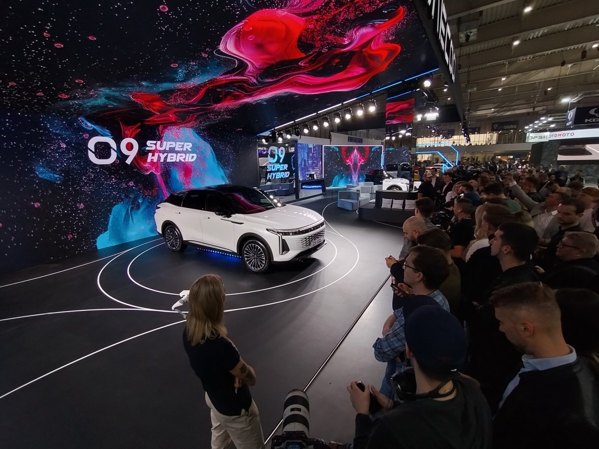 Omoda 9 Super Hybrid – flagowy, zaawansowany technicznie SUV PHEV debiutuje na Poznań Motor Show