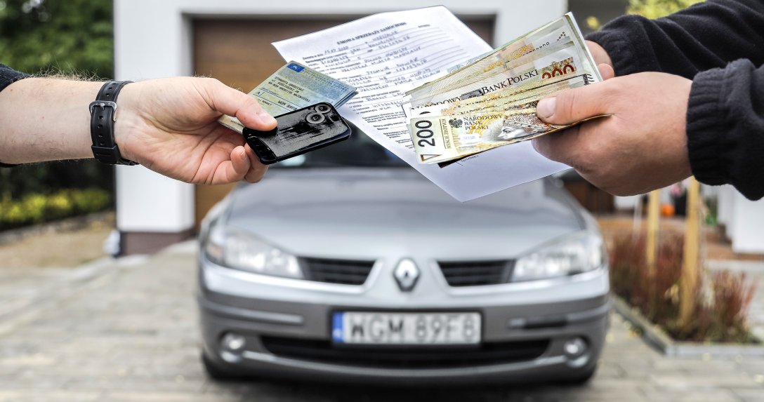 przekazywanie pieniędzy i dokumentów przy sprzedaży auta