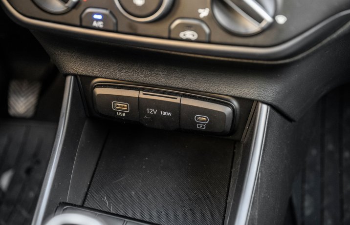 Hyundai i20 - gniazdka