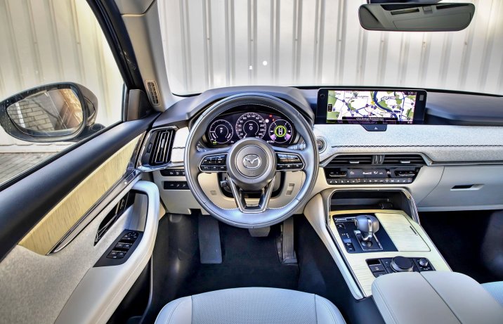 Mazda CX-80 2.5 e-Skyactiv PHEV (2025) - test - kokpit