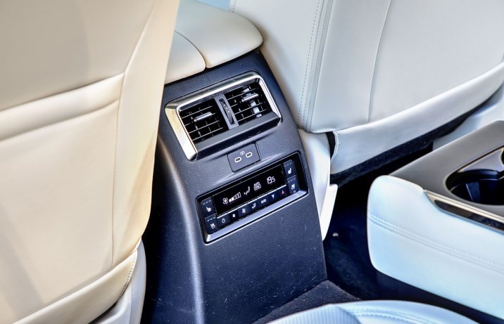 Mazda CX-80 2.5 e-Skyactiv PHEV (2025) - test - nawiewy tył