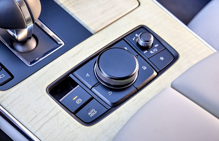 Mazda CX-80 2.5 e-Skyactiv PHEV (2025) - test - kontroler systemu operacyjnego