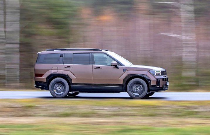 Hyundai Santa Fe 1.6 T-GDI PHEV 6AT 4WD (2025) - test - bok