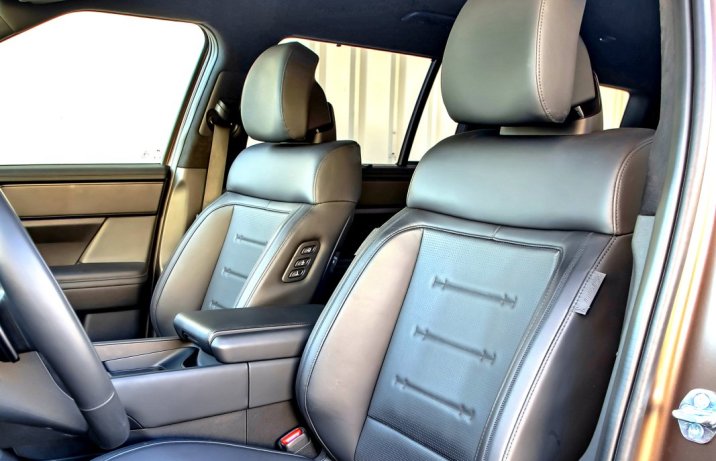 Hyundai Santa Fe 1.6 T-GDI PHEV 6AT 4WD (2025) - test - fotele przód