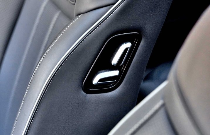 Jaecoo 7 Super Hybrid 2025 – sterowanie fotelem pasażera