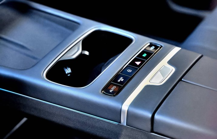 Jaecoo 7 Super Hybrid 2025 – sterowanie na konsoli środkowej