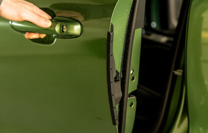 Ford Kuga - osłony drzwi