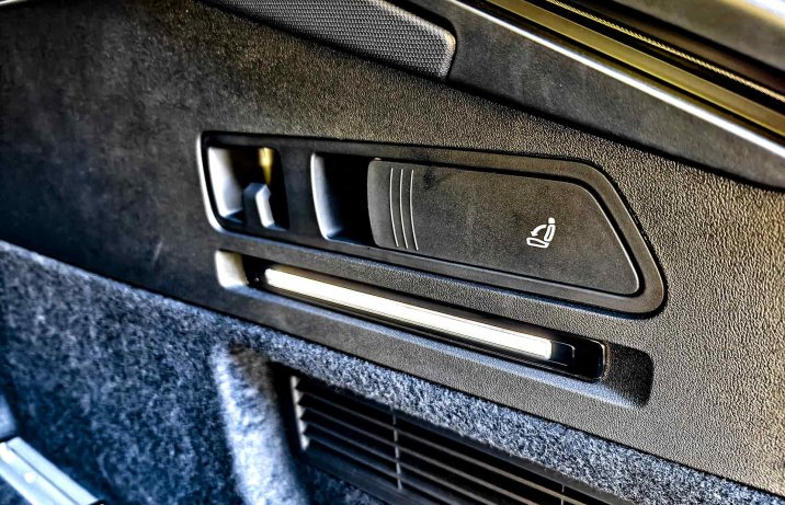 Audi A6 C9 Avant 2025 – bagażnik, składanie oparć
