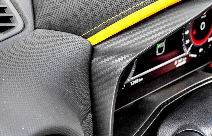 Nissan Juke 1.6 Hybrid AMT N-Sport (2025) – test – materiały wewnątrz