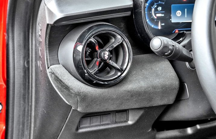 Alfa Romeo Junior Ibrida (2025) – test – nawiewy