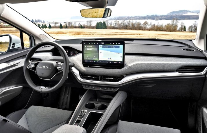 Skoda Enyaq FL 2025 – wnętrze, deska rozdzielcza