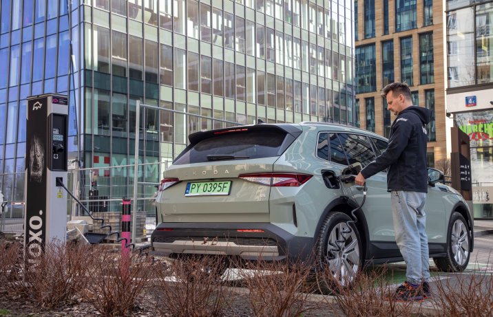 Skoda Elroq 85 - ładowanie