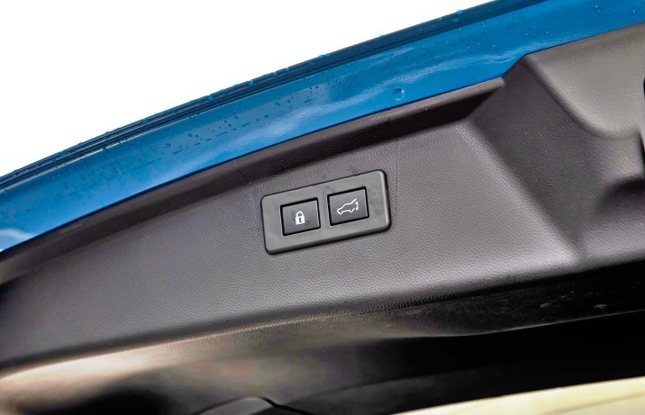 Subaru Outback 2.5i Platinum – elektryczne sterowanie klapą bagażnika, przycisk