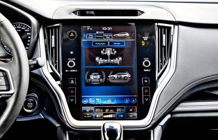 Subaru Outback 2.5i Platinum – napęd 4x4, ekran z konfiguracją