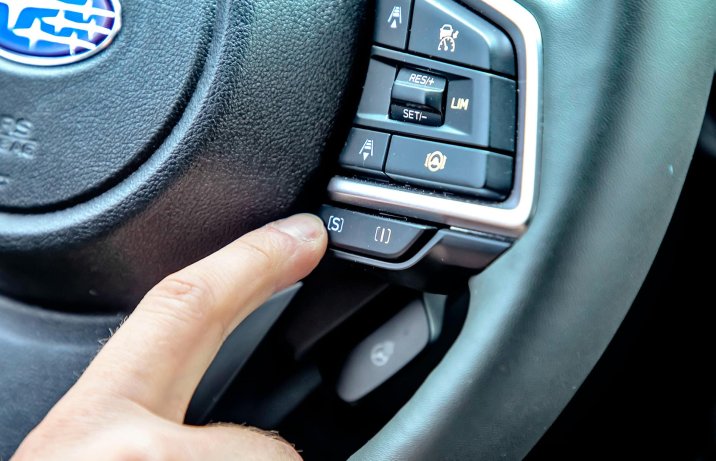 Subaru Outback 2.5i Platinum – przycisk Subaru Intelligent Drive