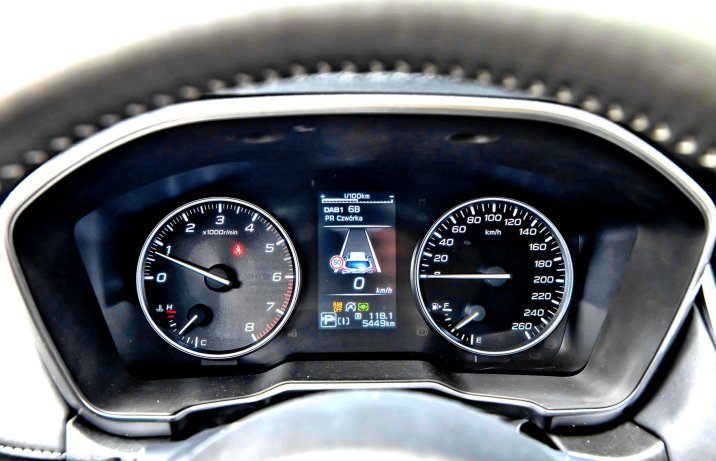 Subaru Outback 2.5i Platinum – wskaźniki