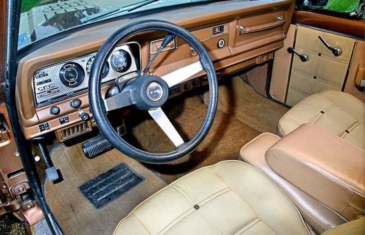 AMC Jeep Cherokee Chief Golden Eagle – deska rozdzielcza