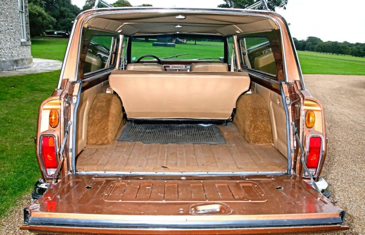 AMC Jeep Cherokee Chief Golden Eagle – bagażnik