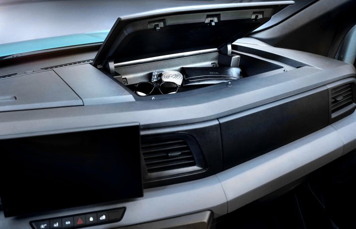 Nowe Renault Master 20205 – wnętrze, schowek w desce rozdzielczej