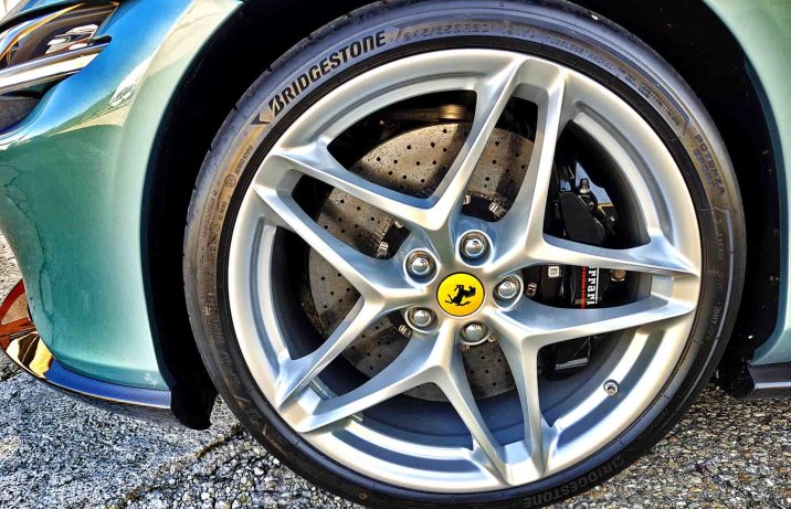 Ferrari Roma Spider 2025 – felga, hamulce