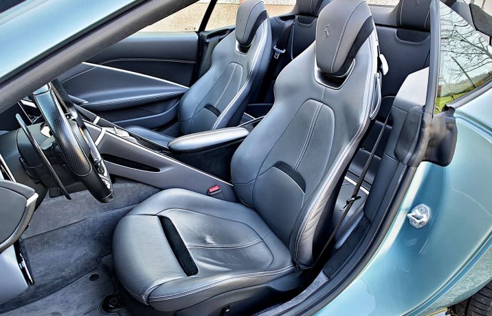 Ferrari Roma Spider 2025 – fotele