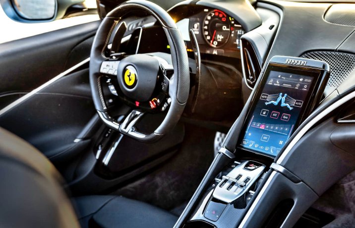 Ferrari Roma Spider 2025 – wnętrze