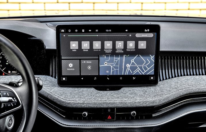 Skoda Superb 2.0 TSI 4x4 (2025) – test – skróty na ekranie