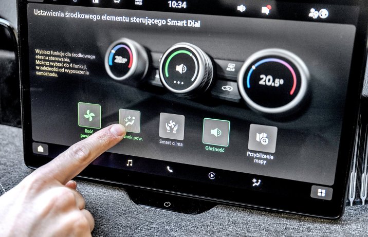 Skoda Superb 2.0 TSI 4x4 (2025) – test – pokrętła Smart Dials