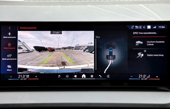 BMW X3 IV (G45) 20 xDrive – deska rozdzielcza, ekran centralny, widok z kamer 360 stopni