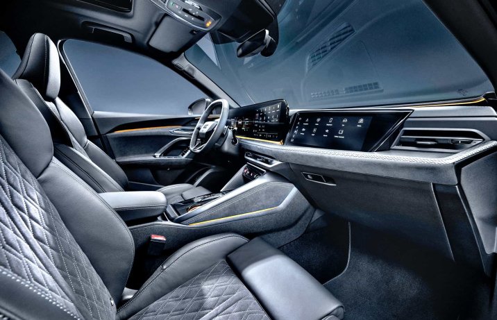 Audi Q5 III SUV 2025 – deska rozdzielcza, fotele z przodu