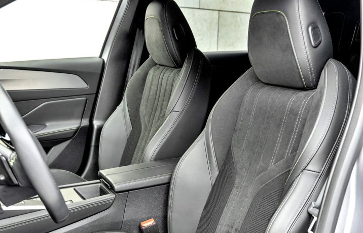 Peugeot 308 SW Plug-in Hybrid 180 EAT8 (2025) - test - fotele