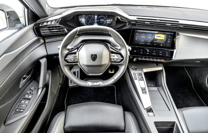 Peugeot 308 SW Plug-in Hybrid 180 EAT8 (2025) - test - kokpit
