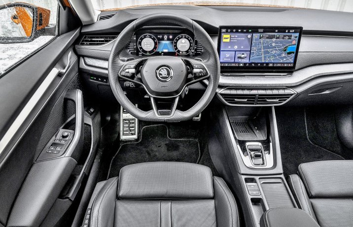 Skoda Octavia Combi 1.5 TSI mHEV DSG 150 (2025) - test - kokpit