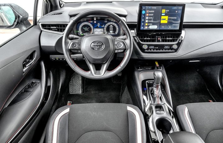 Toyota Corolla TS Kombi 2.0 Hybrid e-CVT (2025) - test - kokpit