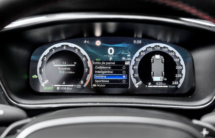 Toyota Corolla TS Kombi 2.0 Hybrid e-CVT (2025) - test - cyfrowe wskaźniki