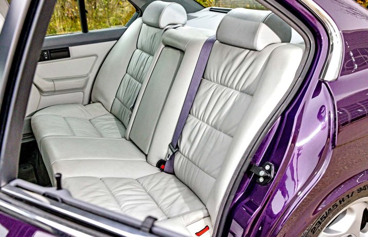 BMW M5 (E34) – wnętrze, siedzenia z tyłu