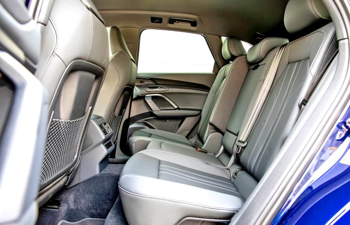 Audi Q5 III 2.0 TDI quattro S tronic – przesuwanie kanapy