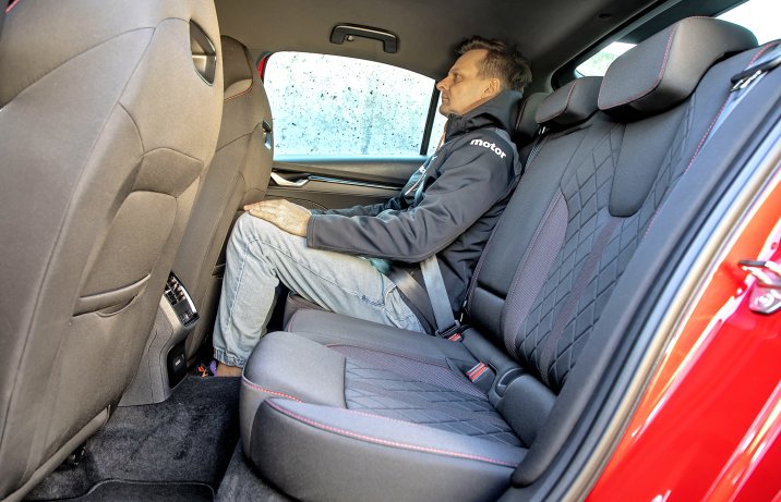 Skoda Octavia RS (2025) – kanapa