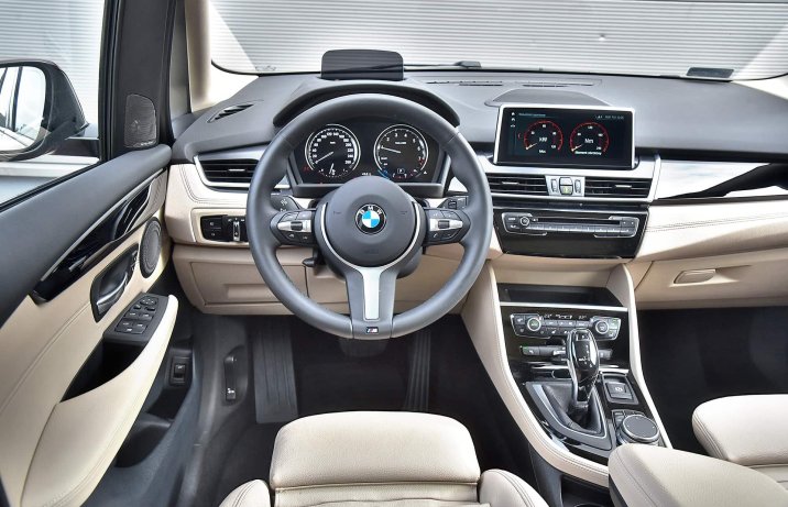 BMW serii 2 Active Tourer (F45) – wnętrze, deska rozdzielcza po face liftingu