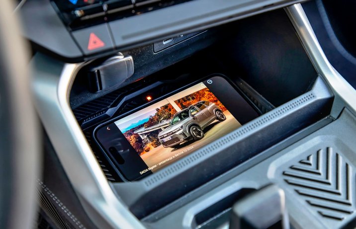 Dacia Bigster hybrid 155 Journey 2025 – deska rozdzielcza, ładowarka indukcyjna