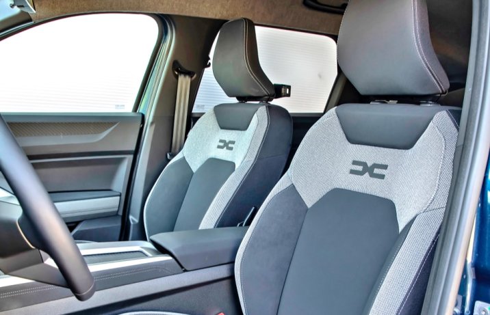 Dacia Bigster hybrid 155 Journey – wnętrze, fotele