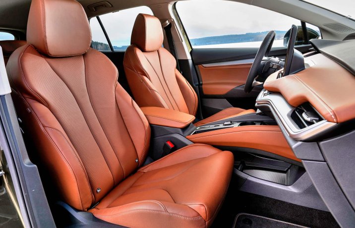 Skoda EnyaqFL 2025 – wnętrze, fotele