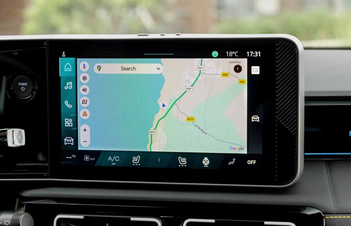 Renault 4 E-Tech electric 2025 – ekran centralny z mapą