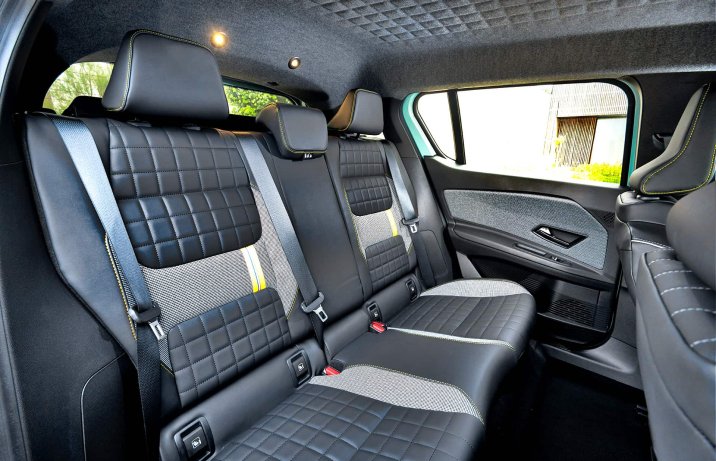 Renault 4 E-Tech electric 2025 – kanapa