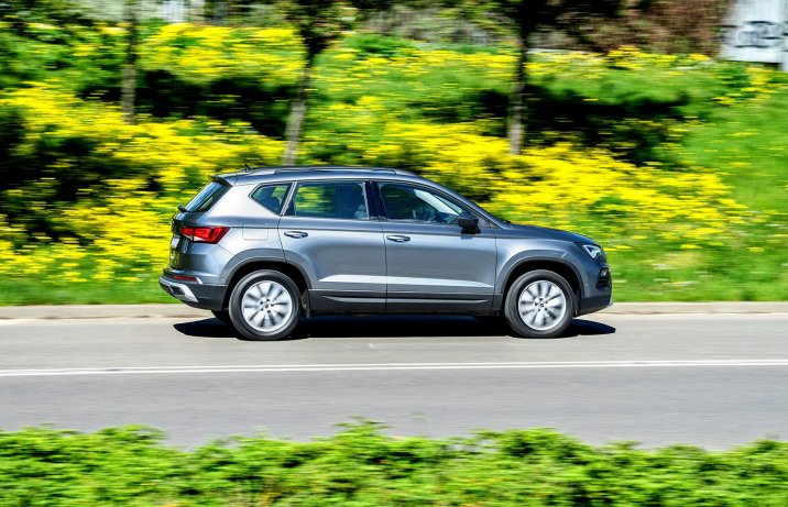 Seat Ateca 1.5 TSI DSG (2025) - test - bok