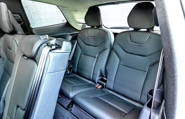 Volvo EX90 Twin Motor Performance Ultra 2025 – fotele z tyłu