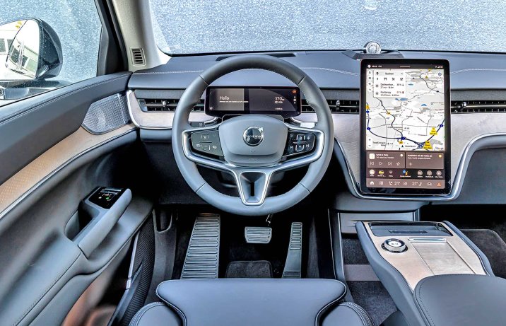 Volvo EX90 Twin Motor Performance Ultra 2025 – wnętrze, deska rozdzielcza