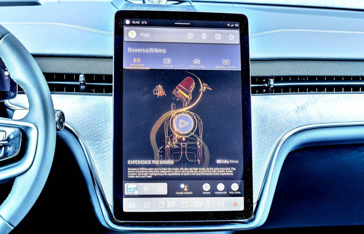 Volvo EX90 Twin Motor Performance Ultra 2025 – wnętrze, ekran centralny, audio Bowers & Wilkins