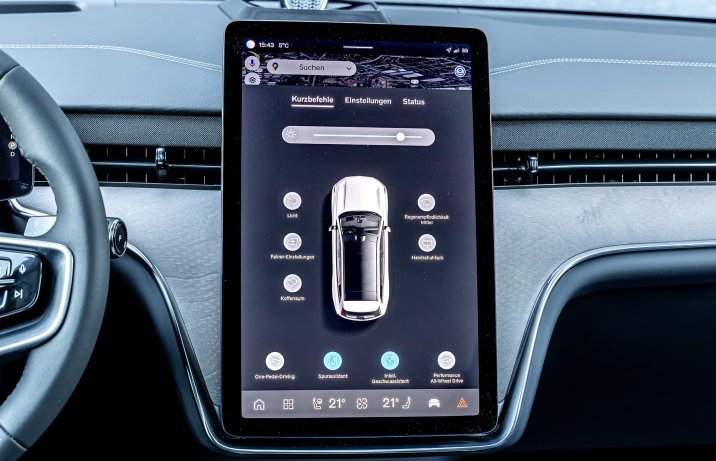 Volvo EX90 Twin Motor Performance Ultra 2025 – wnętrze, ekran centralny